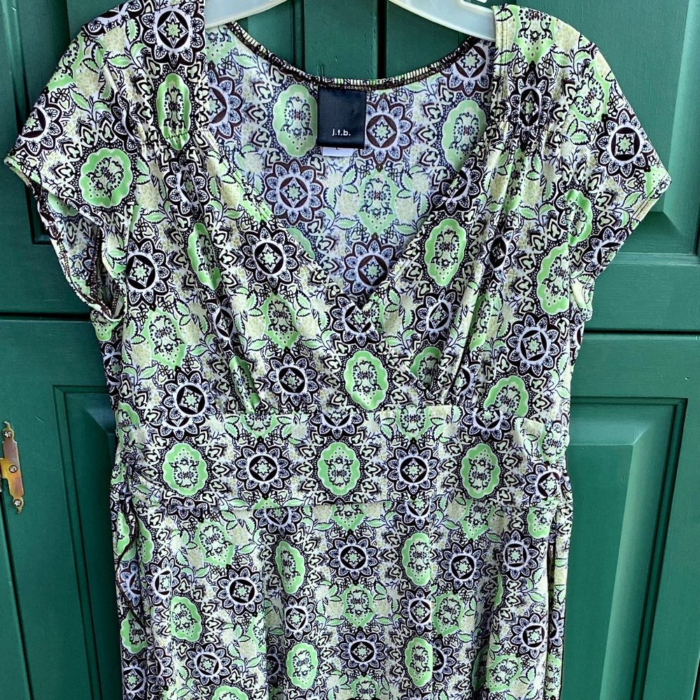 Patterned Top with Scalloped Bottom (L)